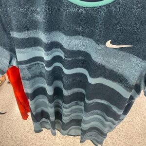 Nike Court DriFit Men's Blue Wave-Pattern Athletic Tee